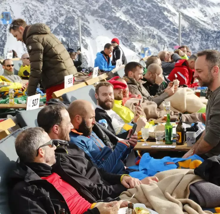 Arosa Gay Ski Week Tschuggenhütte